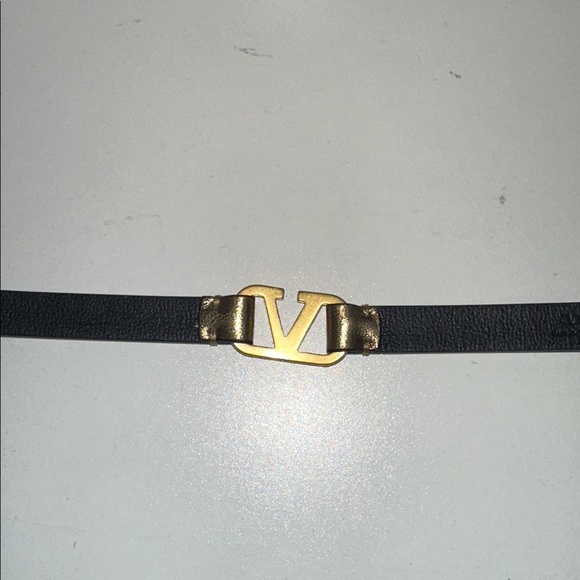 Valentino Gold Logo “V” bracelet w Bronze Leather Strap. - Picture 4 of 7